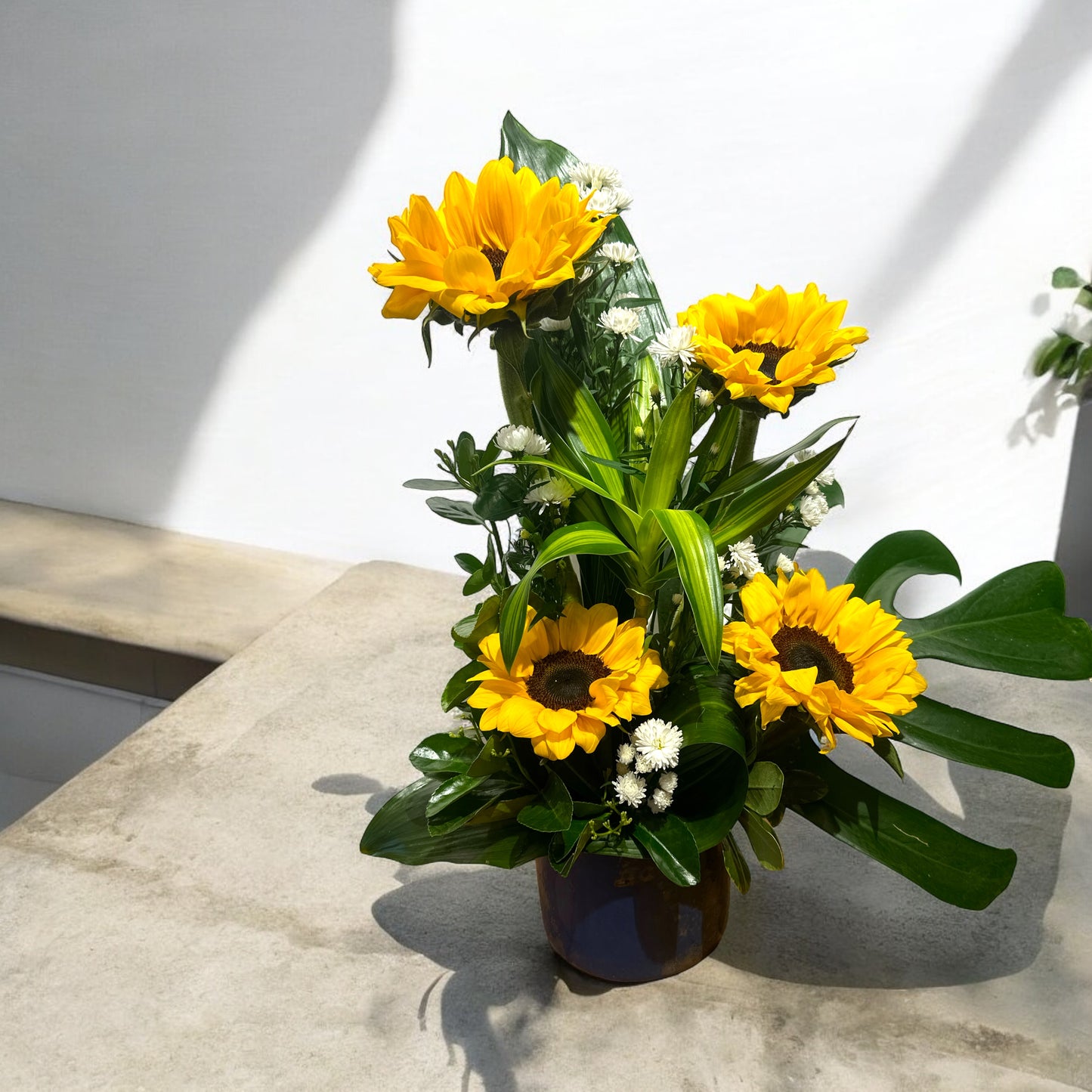 Sunflower Arrangement in Ceramic Vase - A Touch of Natural Beauty That Lasts