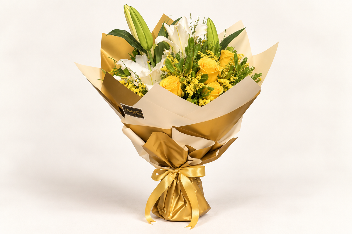 Buquê Elegante com Rosas Amarelas e Lírios Brancos