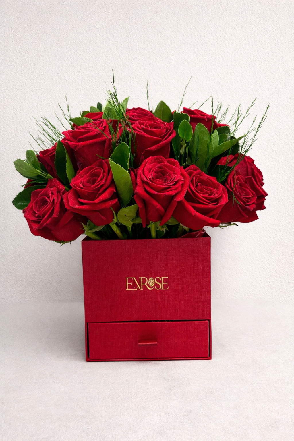 Caixa Luxo com 20 Rosas Vermelhas e Chocolates