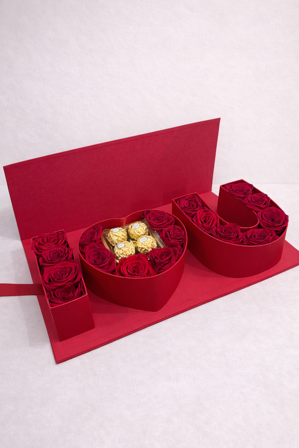 LOVE Box com Rosas Vermelhas e Ferrero Rocher