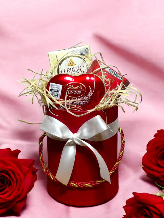 Arranjo de Presente Luxuoso em Vermelho com Chocolates Lindt e Ferrero