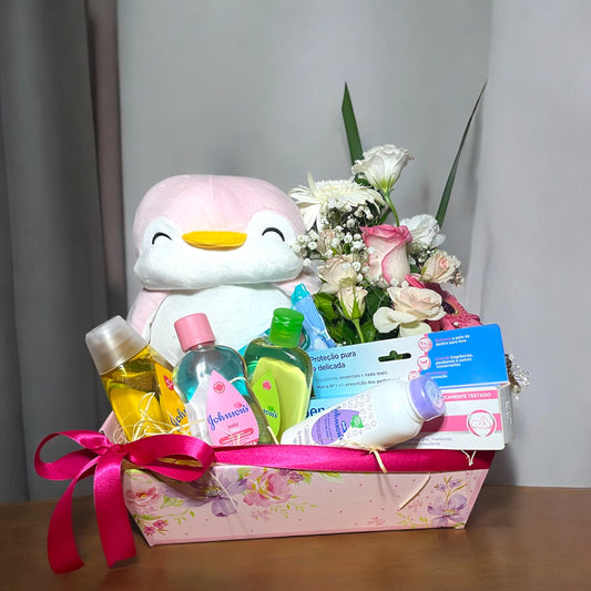 Cesta de Presente para Bebê com Pelúcia, Flores e Kit de Higiene