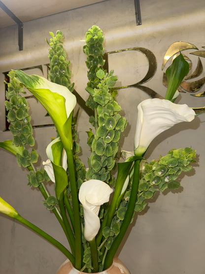 Arranjo Elegante com Flores Naturais e Vaso Exclusivo