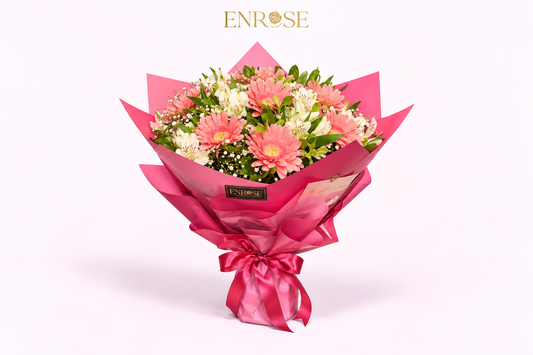 Primavera Encantada: Buquê de Gerbera Rosa com Astromélias
