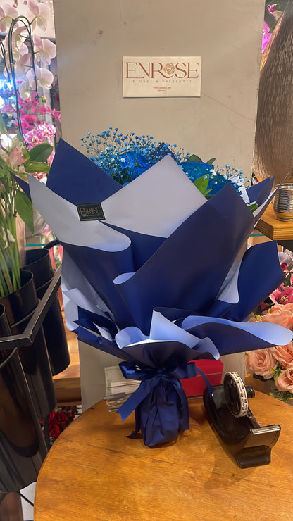 Bouquet of 12 Natural Blue Colombian Roses - Sophisticated and Exclusive Gift in São Paulo