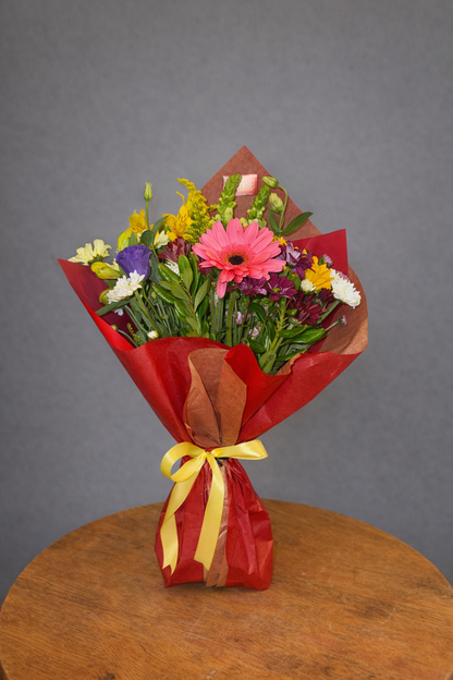BOUQUET OF COUNTRY FLOWERS