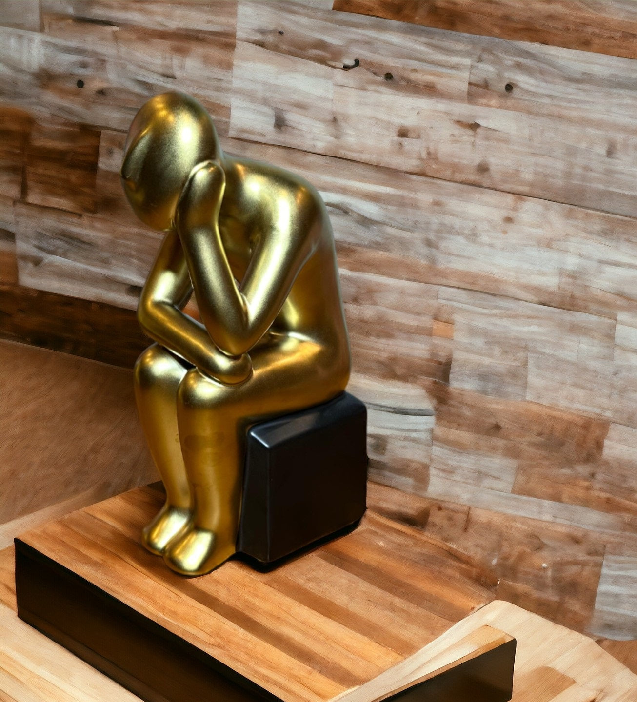 Golden thinker figurine 28cm