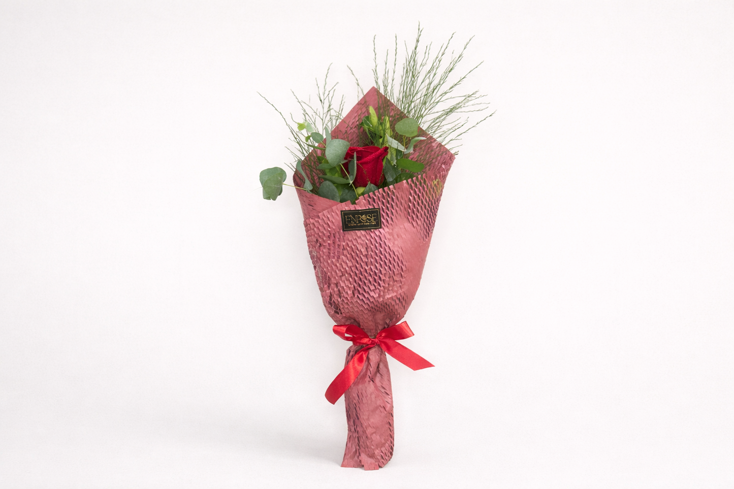 Buquê de Rosa Colombiana com Eucalipto - Paixão e Elegância da ENROSE