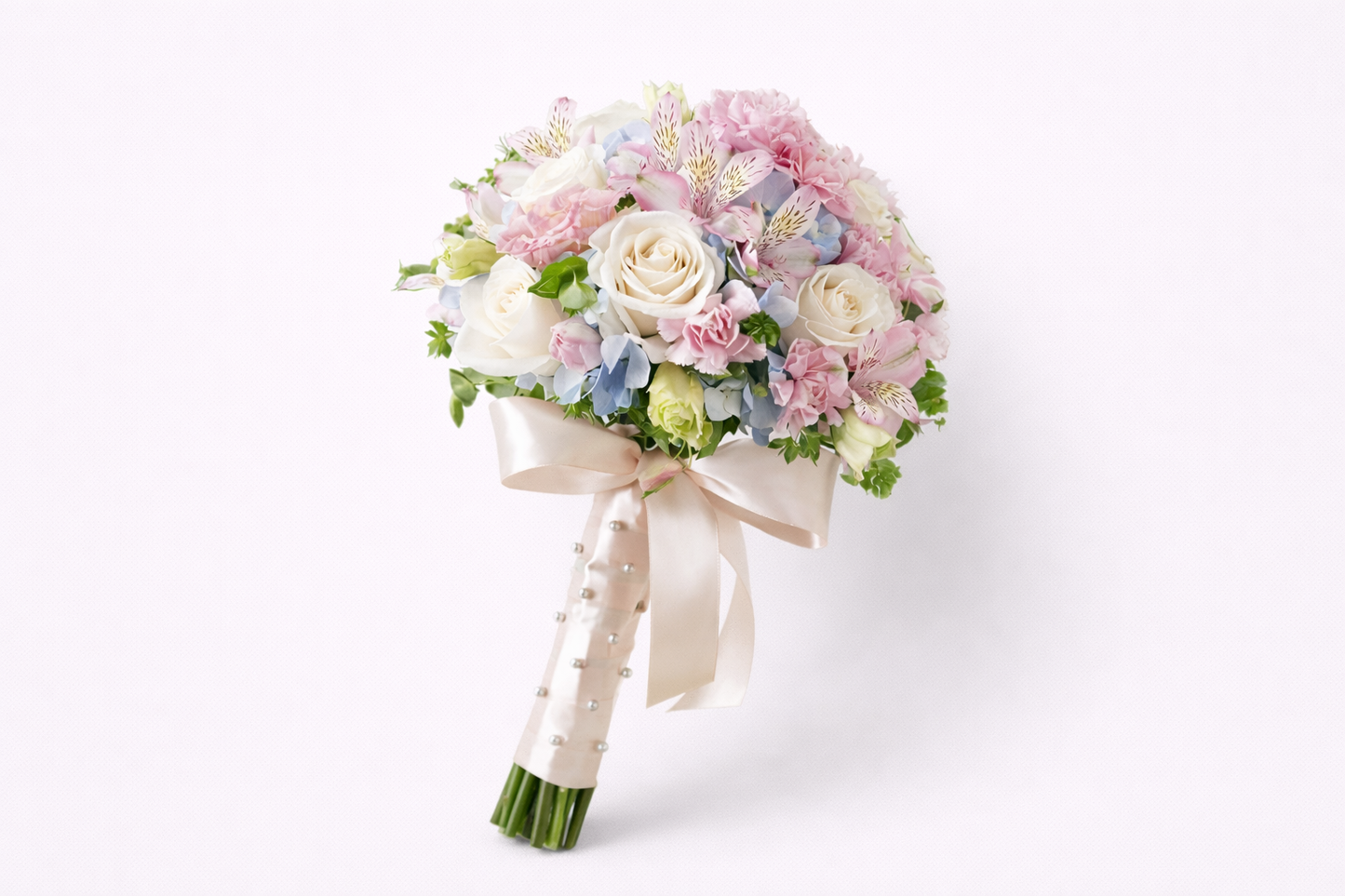 Buquê Romântico de Noiva com Rosas, Hortênsias e Astromélias