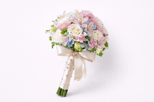 Buquê Romântico de Noiva com Rosas, Hortênsias e Astromélias