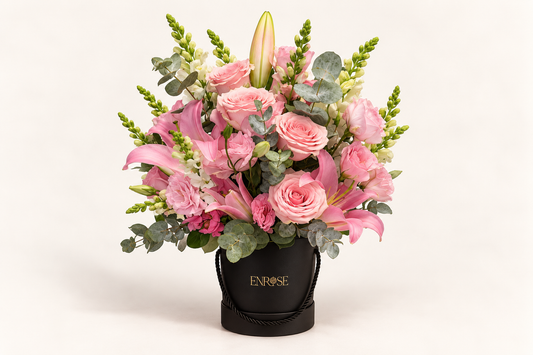 Arranjo Premium com Rosas, Lírios e Lisianthus em Caixa Cilíndrica ENROSE | Luxo Floral