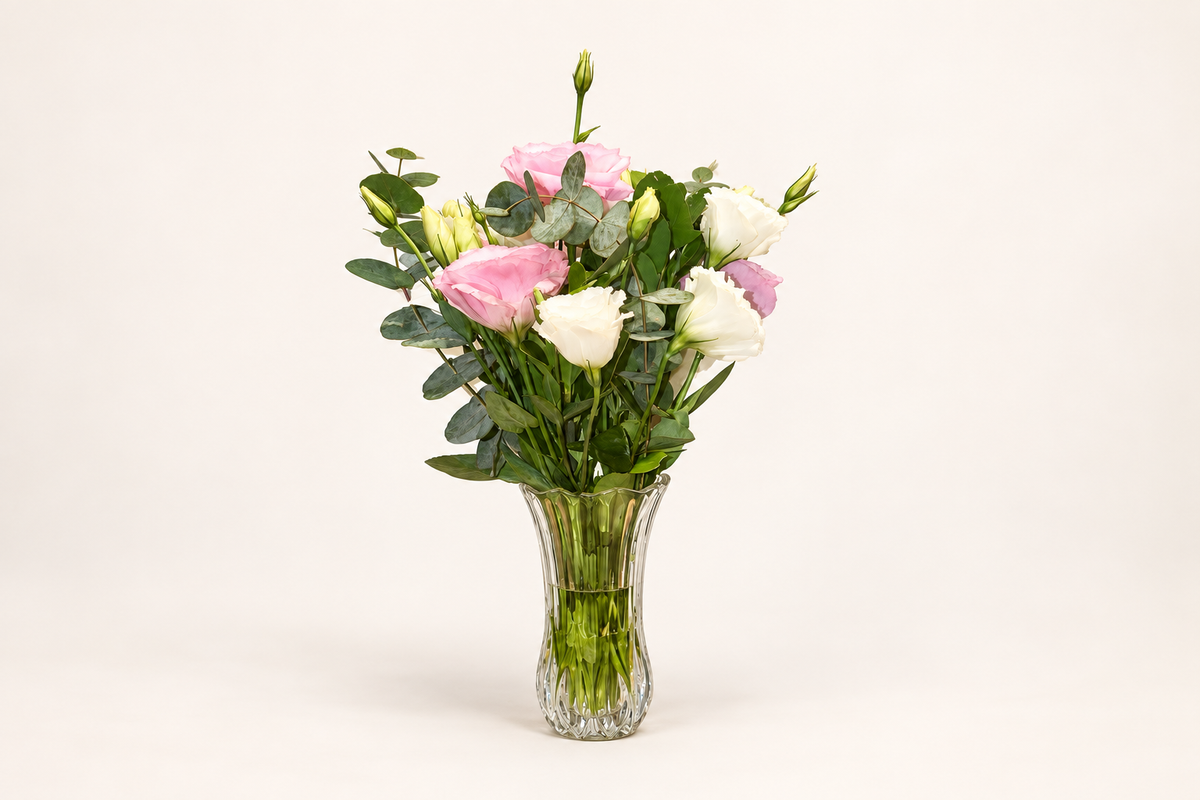 Arranjo de Lisianthus Rosa e Branco no Vaso de Vidro