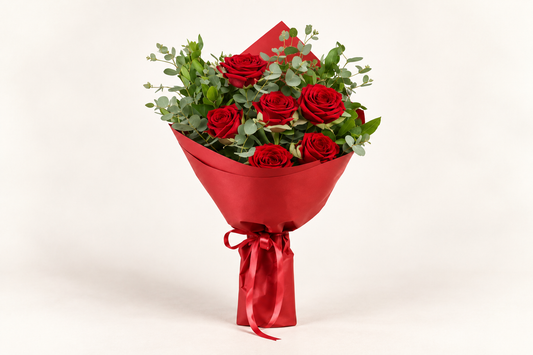 Buquê Clássico com 8 Rosas Vermelhas