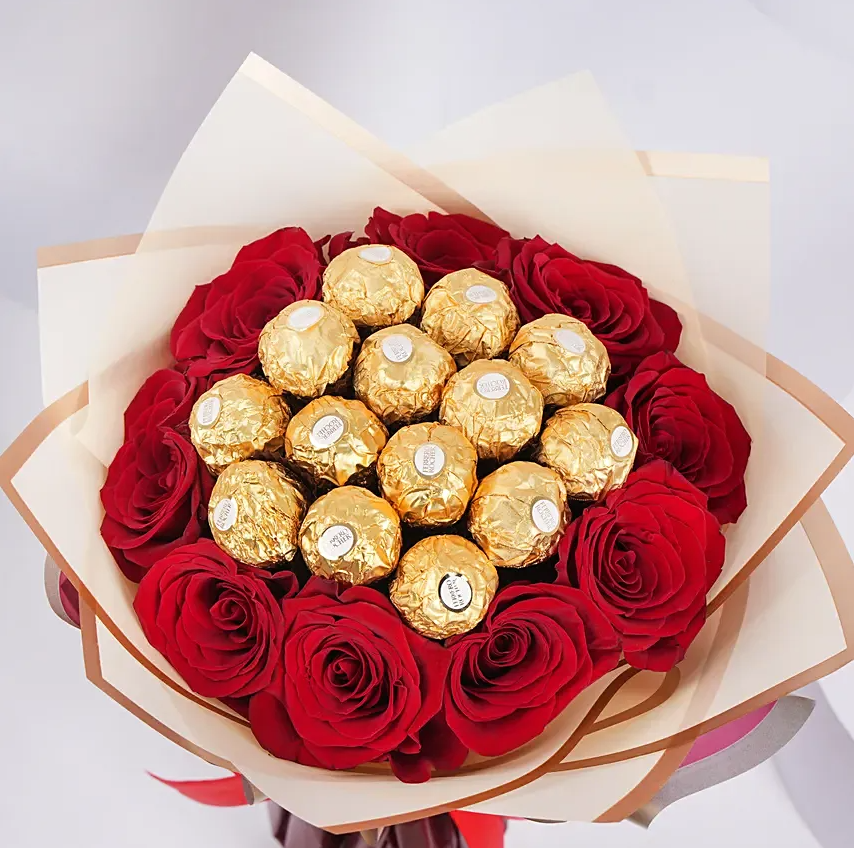 Buquê de Rosas Vermelhas com Ferrero Rocher - Elegância e Doçura