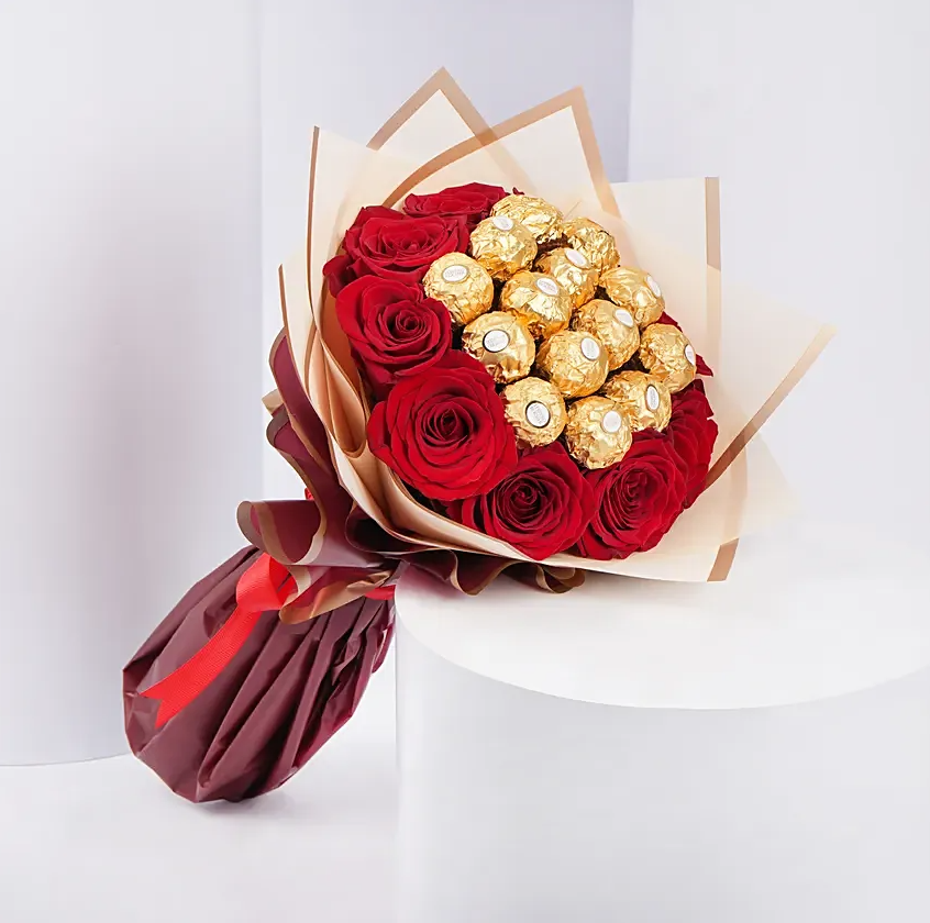 Buquê de Rosas Vermelhas com Ferrero Rocher - Elegância e Doçura