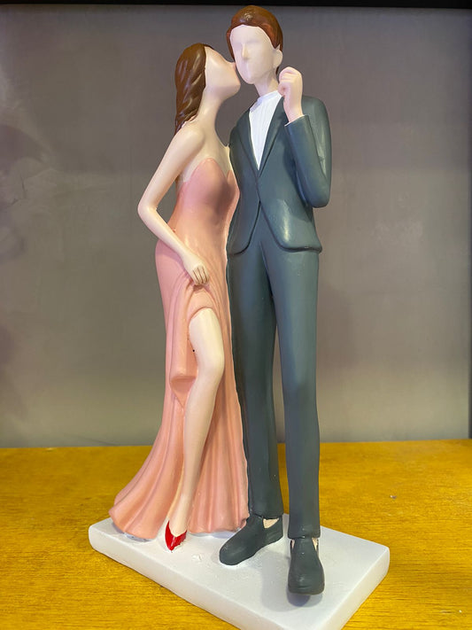 COUPLE RESIN DECORATIVE FIGURE